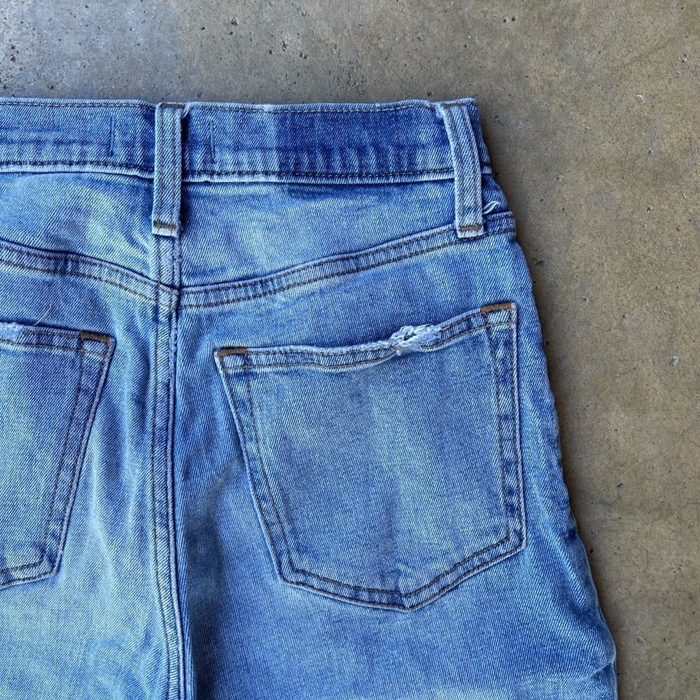 Abercrombie & Fitch Ultra High Rise Mom Jeans - Picture 4 of 4